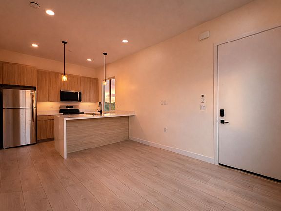 4th image of 4606 Shoshoni Ave Unit 6
