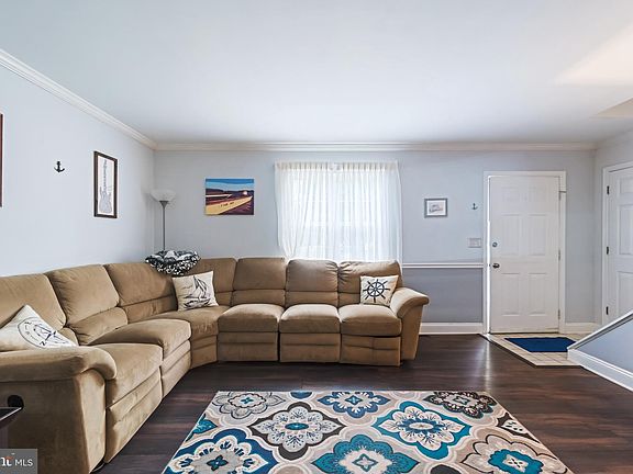 3rd image of 105 Donna Anne Ct