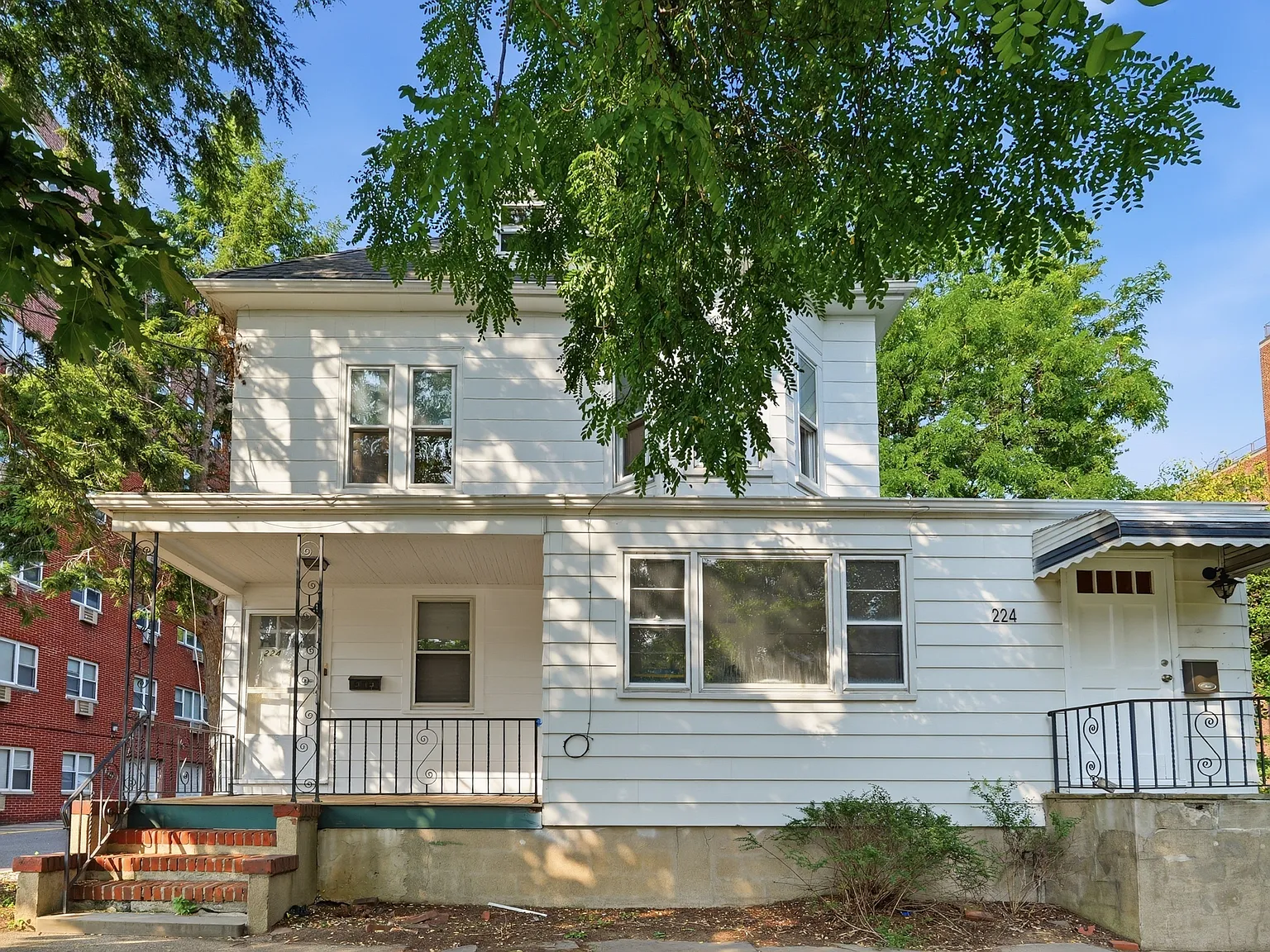 4 bed, $3,250 — Photo 1