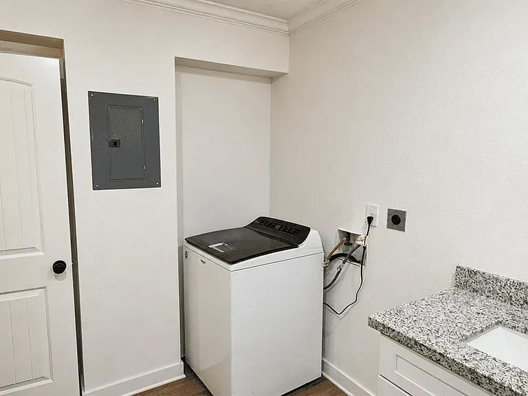 2102 Margaret St #B — Photo 16