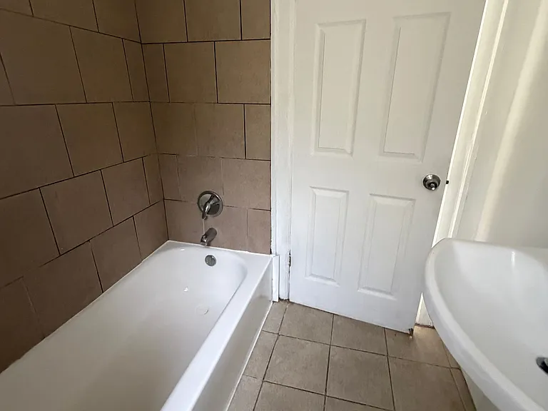 5261 Lakewood St #5261 — Photo 6
