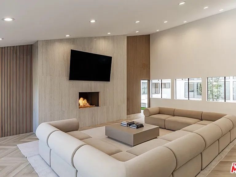 624 N Beverly Dr — Photo 14