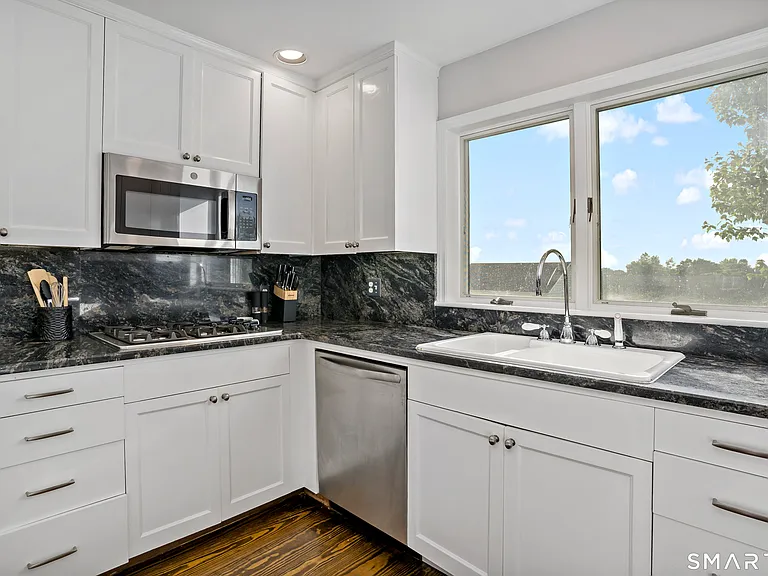 1016 Fairfield Beach Rd — Photo 20