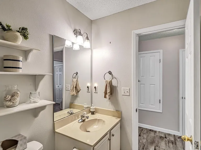 1696 Valparaiso Blvd — Photo 32