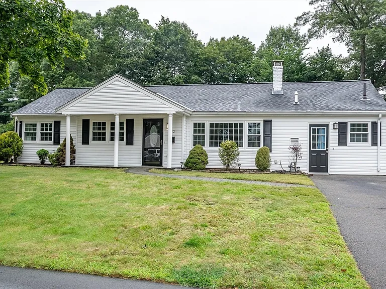 22 Wethersfield Rd — Photo 1