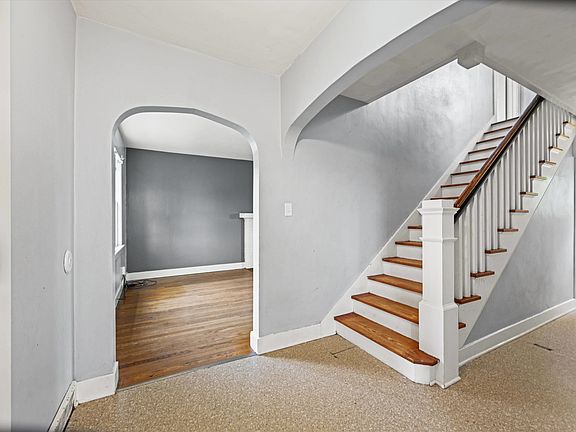 4th image of 1909 Asbury Rd