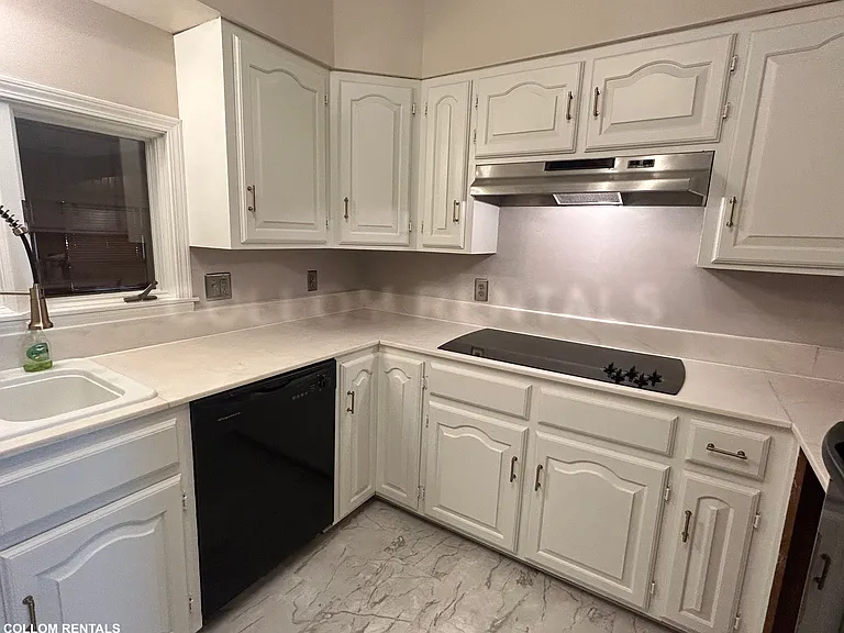 910 Moore Ave — Photo 7