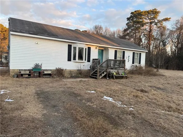 8060 Station Point Dr, West Point, VA 23181