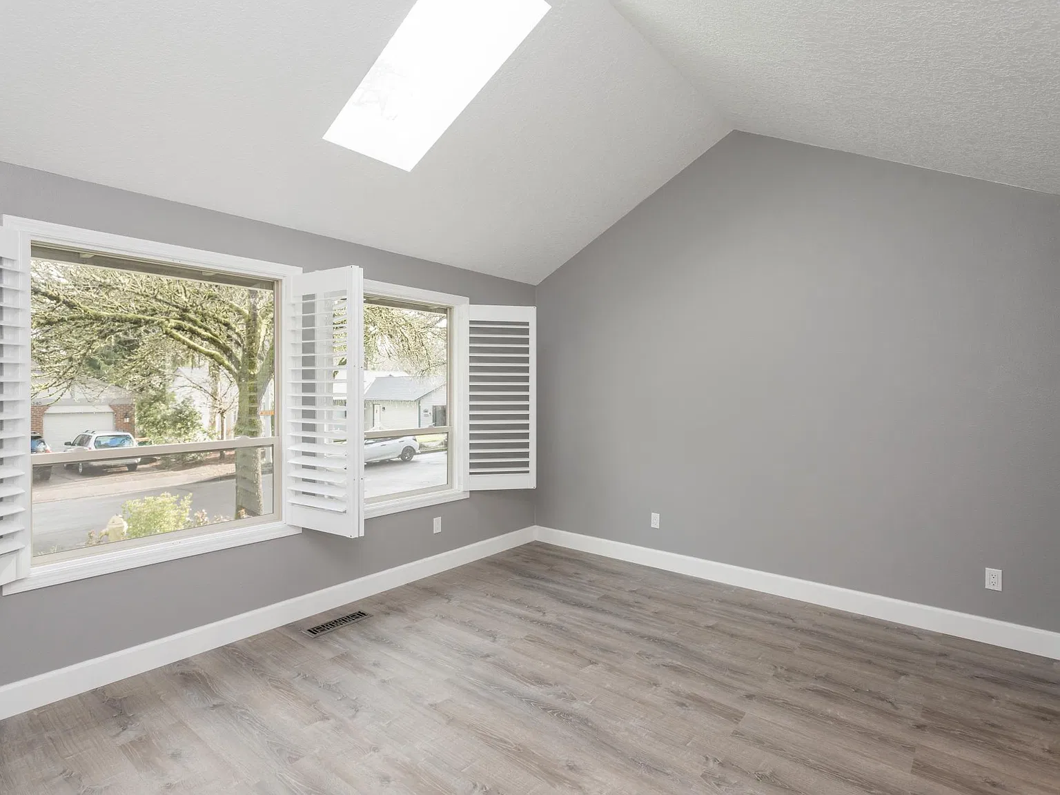 4 bed, 2.5 bath, 2550 sqft, $3,495 — Photo 4