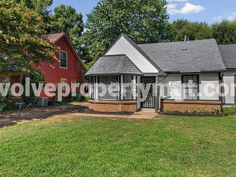 2295 Belin Dr — Photo 3