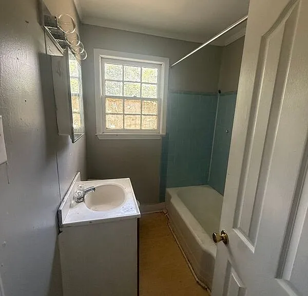 424 Loring Dr — Photo 6
