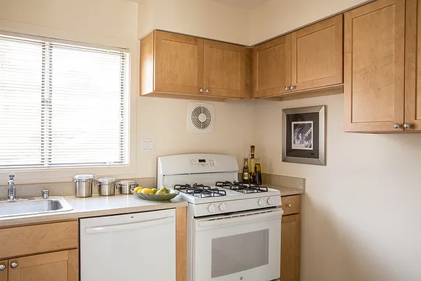 1516 Stilwell Rd #J — Photo 2