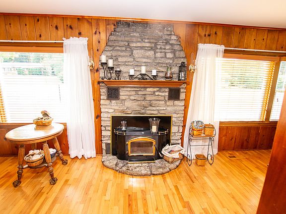 3rd image of 207 E Bertrand Rd