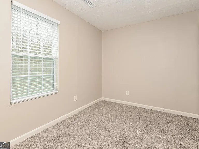 425 Village Bluff Dr — Photo 15