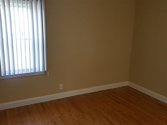 4th image of 2900 Abigail Dr APT 2