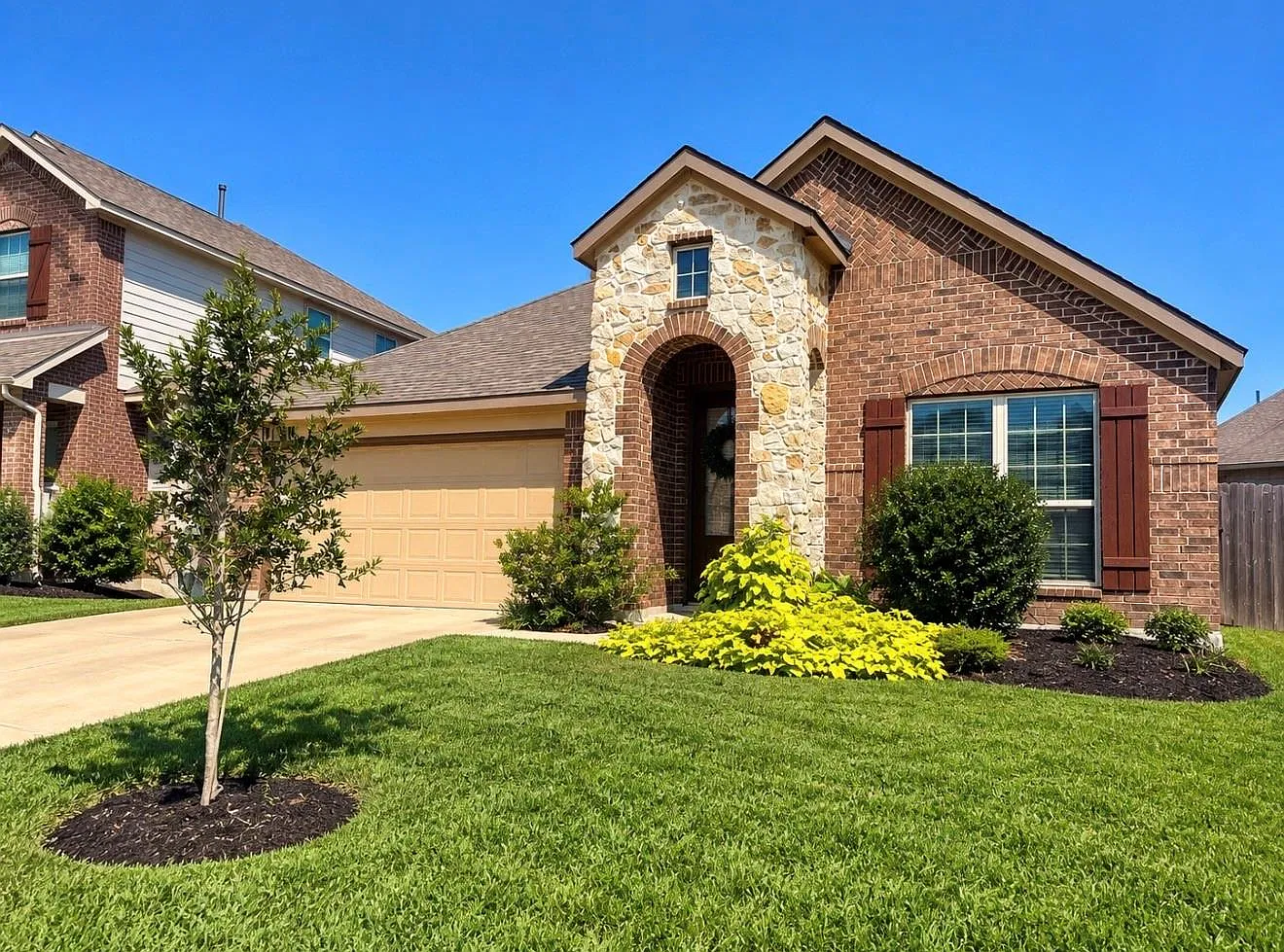 3 bed, 2.0 bath, 1953 sqft, $2,500 — Photo 3