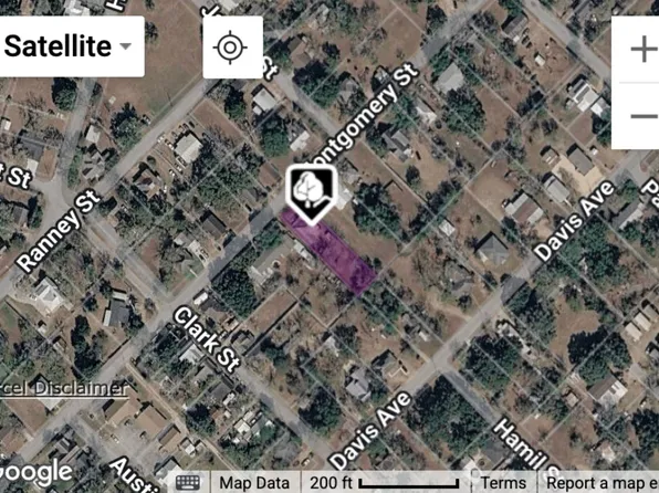 311 Montgomery St, Yoakum, TX 77995