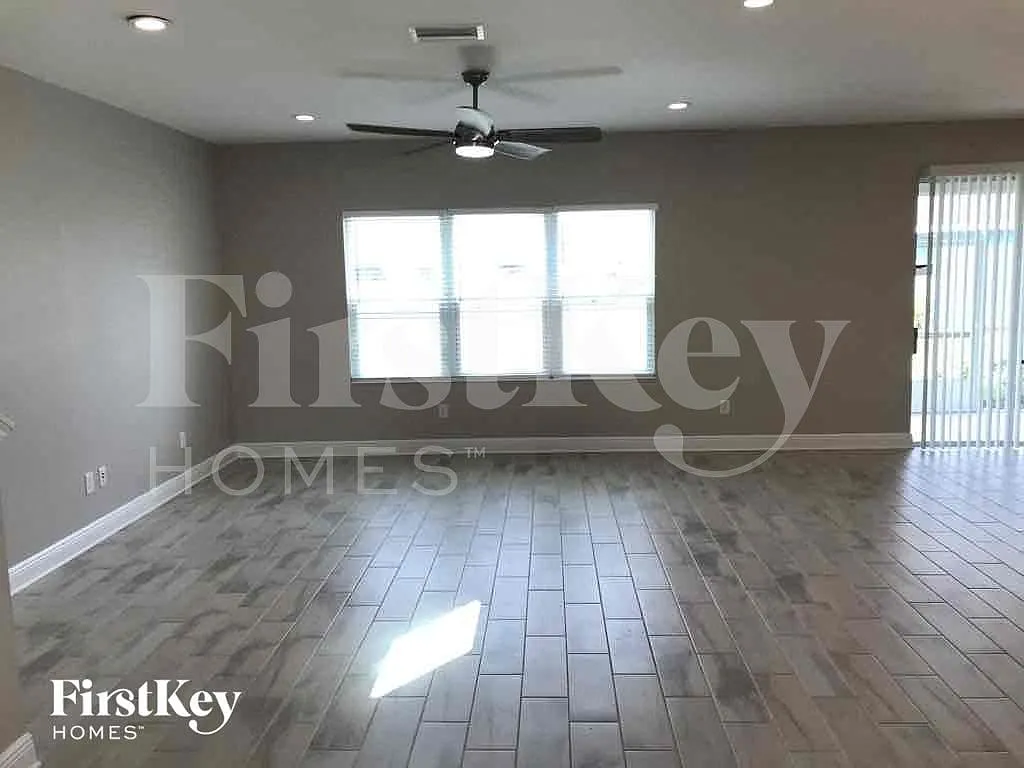 3 bed, 2.5 bath, 2154 sqft, $3,155 — Photo 4