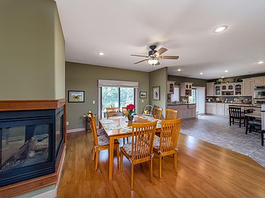 1613 Hickory Bend Ct, De Witt, IA 52742 | Zillow