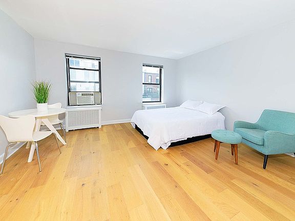 2nd image of 128 W 78th St #5R
