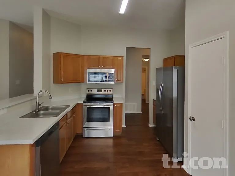 1009 Ridge Top Dr — Photo 4