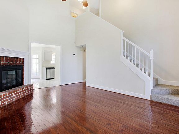 3rd image of 14432 Williamsburg Dr