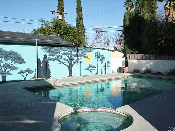 4th image of 5056 Newcastle Ave