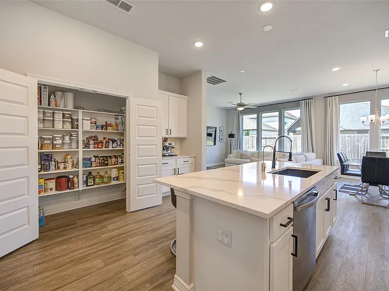 4110 Sherman Oak Ln — Photo 19