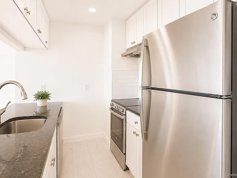 10 Franklin Blvd #205 — Photo 18