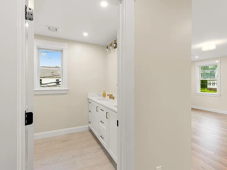 45 Maplewood St #45 — Photo 19