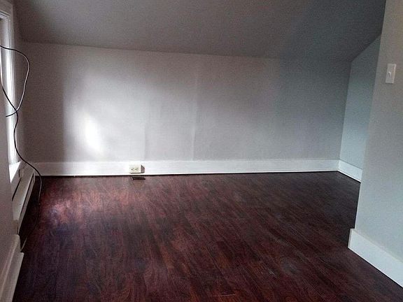 4th image of 108 E 21st St #2