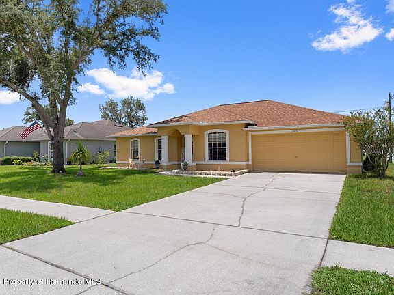3rd image of 15437 Deer Path Dr