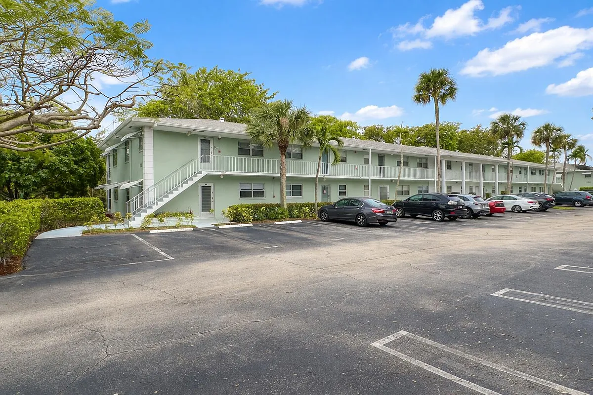 Building Photo - 2740 SW 22nd Ave #1605