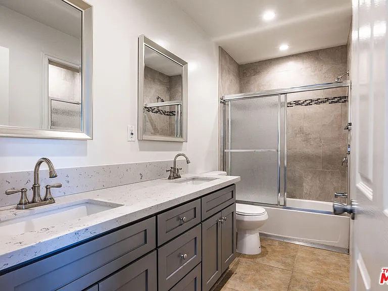1112 Ocean Park Blvd #D — Photo 13
