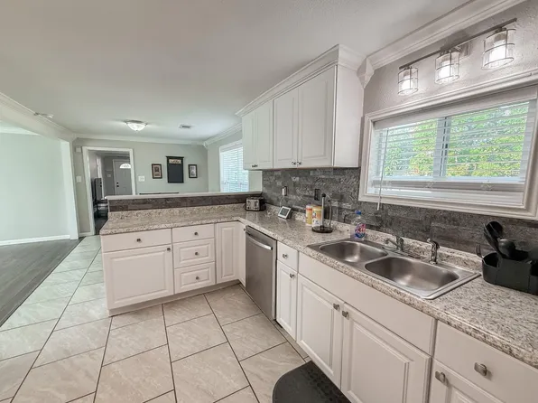 4901 Elm St, Seabrook, TX 77586