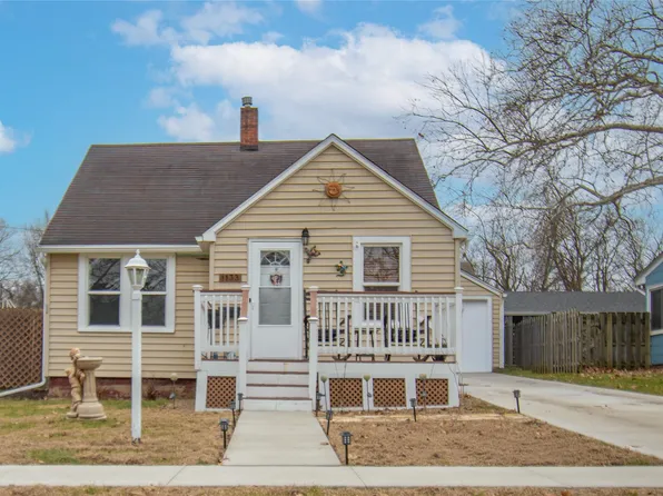 1133 Prairie St, Adel, IA 50003