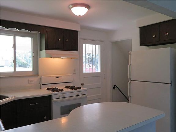 4th image of 156 Elmwood Dr