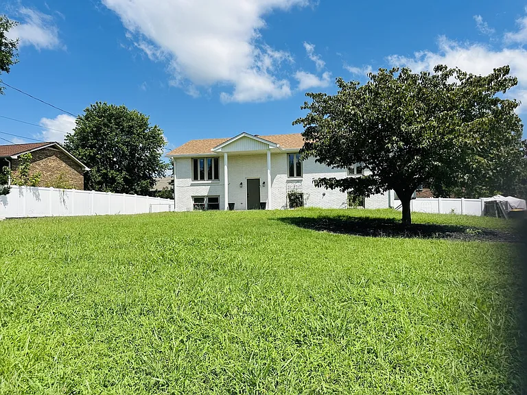 307 Bancroft Dr — Photo 1