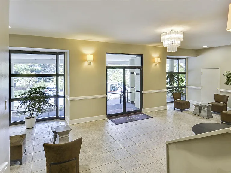 7611 Maple Ave #501 — Photo 35