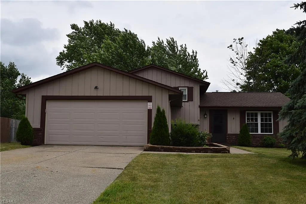 1655 Wiltshire Dr photo 1