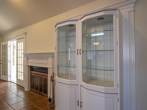 4th image of 15035 Loveless Dr