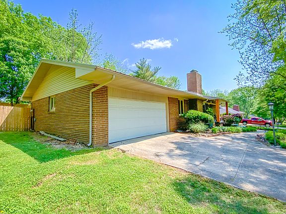 3rd image of 1605 Brentwood Dr
