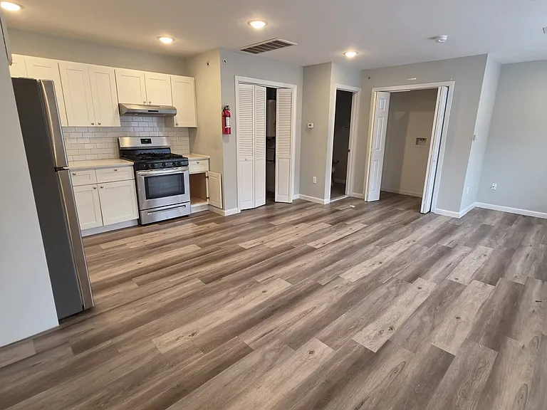 78-80 12th Ave #4 — Photo 4