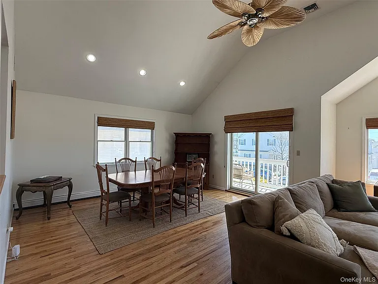227 W Pine St — Photo 3