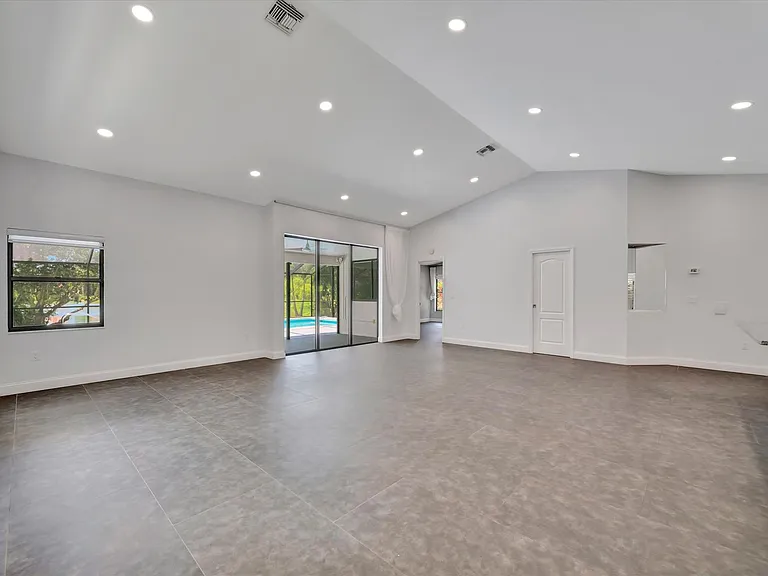 6044 Marella Dr — Photo 15
