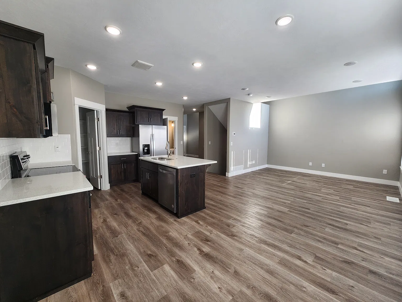 Gorgeous Townhome in Ucon! — Photo 4