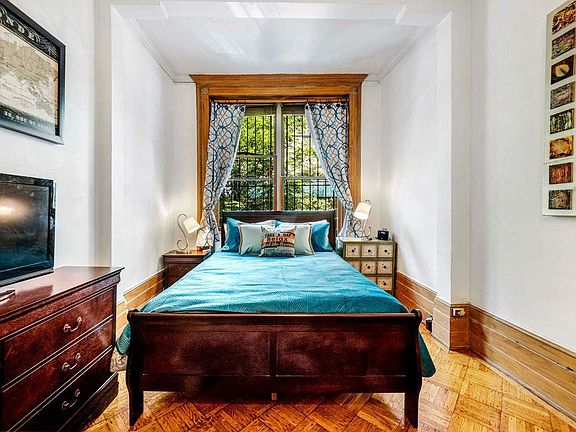 3rd image of 264 W 73rd St #11
