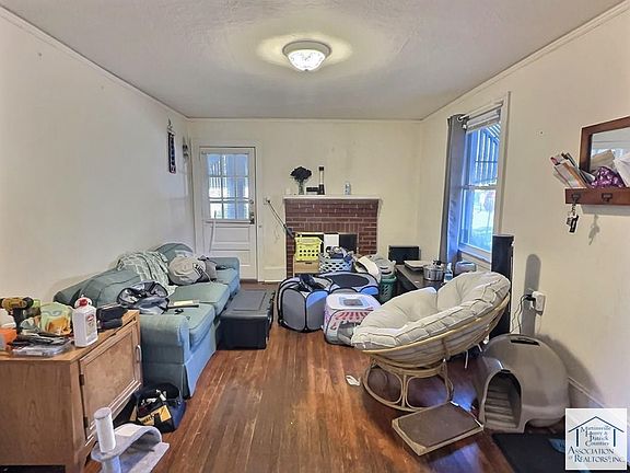 5th image of 915 Chalmers St