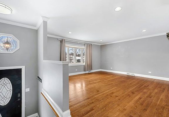 3rd image of 1108 E Greenwood Dr