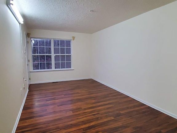 MASTER BEDROOM (2ND FLOOR)